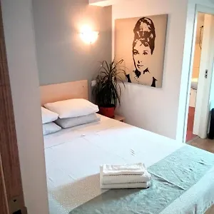 Pensjonat (adults Only), Bukareszt