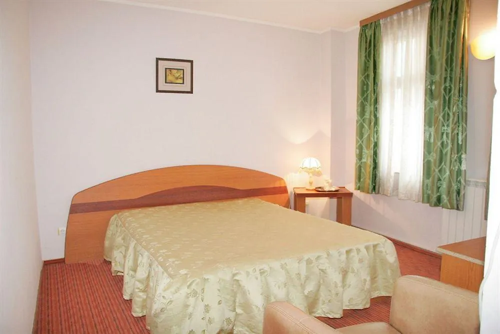 Hotel Amphitryon Bukareszt 3*,